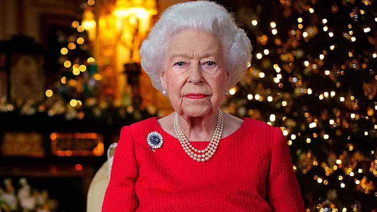 Intruder tries to assassinate the Queen of England