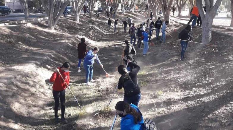 ¡Manos a la obra! Jóvenes vuelven a limpiar buelvar Villa Bonita