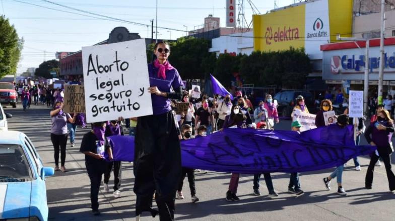 Marchan mujeres por sus derechos