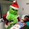 Niños reciben sorpresa en hospital la noche de Navidad